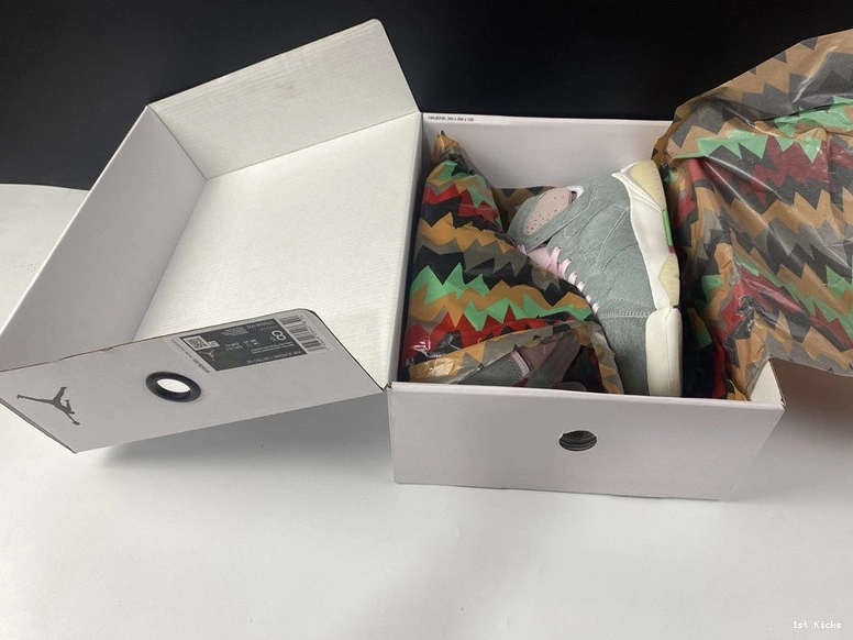 Neutral CT8528-002 - Grey 7 Retro Jordan 0209